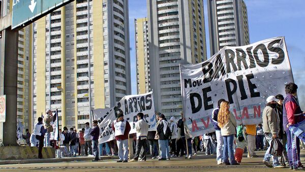 Un grupo de piqueteros del movimiento Barrios de Pie (archivo) - Sputnik Mundo