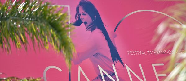 A picture taken on May 15, 2017 in Cannes, southeastern France, shows the affiche for the 70th Cannes Film Festival hanging from the facade of the Palais des Festivals - Sputnik Mundo