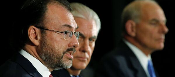 Luis Videgaray, canciller de México, Rex Tillerson, secretario de Estado de EEUU, y John Kelly, secretario de Seguridad Interior de EEUU - Sputnik Mundo