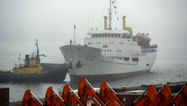 Ferri norcoreano Man Gyong Bong en el puerto ruso de Vladivostok Ferri norcoreano Man Gyong Bong en el puerto ruso de Vladivostok - Sputnik Mundo
