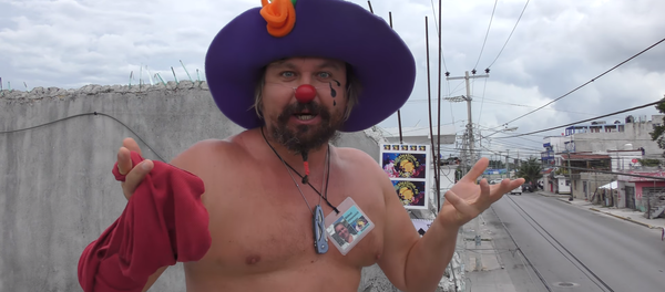 Alexéi Makeev, en uno de sus vídeos (screenshot) - Sputnik Mundo