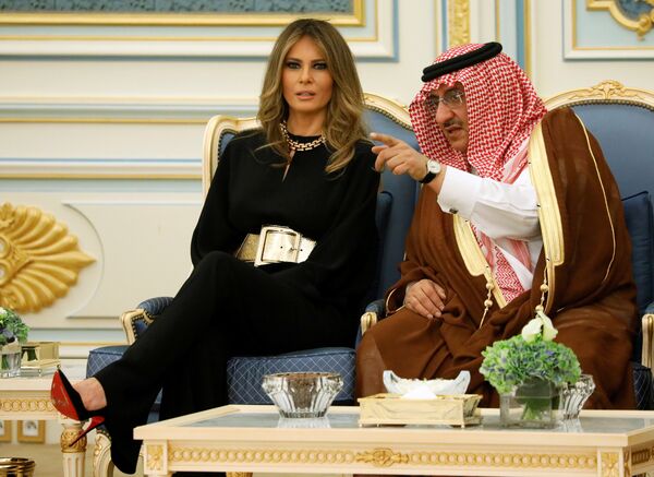 Melania Trump durante su visita a Arabia Saudí Melania Trump durante su visita a Arabia Saudí - Sputnik Mundo