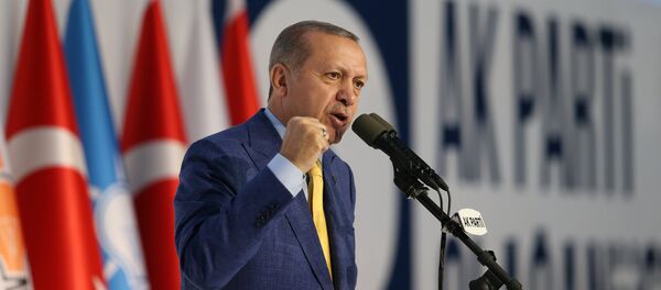 Turkish President Tayyip Erdogan makes a speech during the Extraordinary Congress of the ruling AK Party (AKP) in Ankara, Turkey May 21, 2017 - Sputnik Mundo