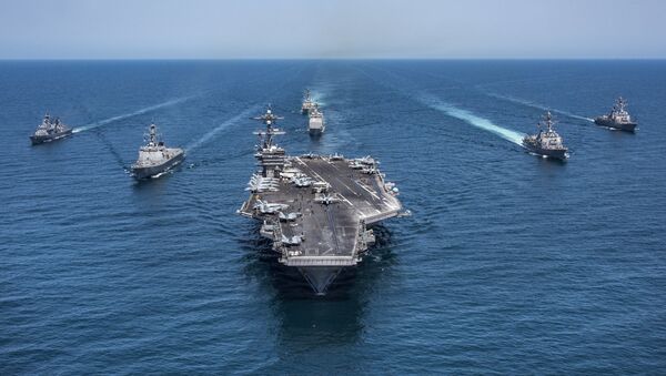 El portaviones estadounidense USS Carl Vinson escoltado por unos destructores surcoreanos (archivo) - Sputnik Mundo