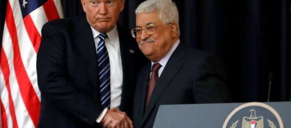 El presidente de EEUU, Donald Trump, con su homólogo palestino, Mahmud Abás - Sputnik Mundo