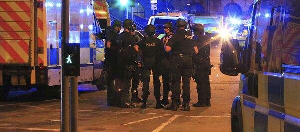 Policía en las afueras del Manchester Arena - Sputnik Mundo