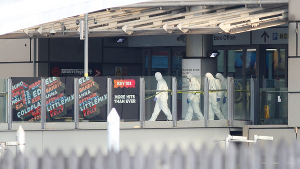 Policía inspecciona el estadio británico Manchester Arena Policía inspecciona el estadio británico Manchester Arena - Sputnik Mundo