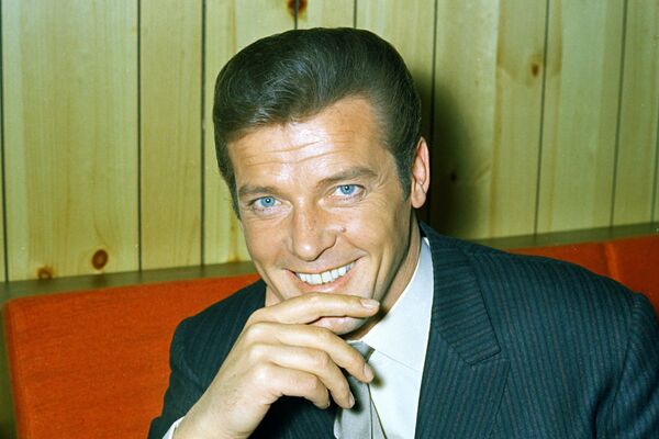 Roger Moore ha sido el actor que más veces interpretó al espía inglés, con siete apariciones. - Sputnik Mundo