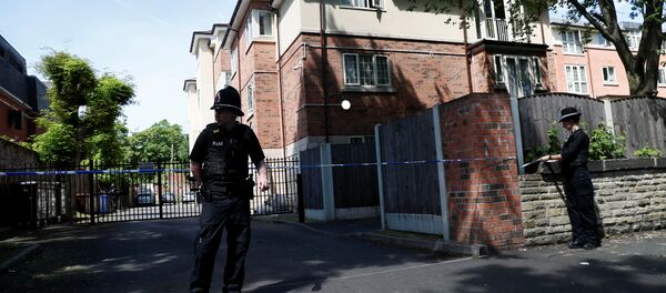 Policía de Manchester rodeando la casa de Salman Abedi, el presunto responsable del atentado - Sputnik Mundo