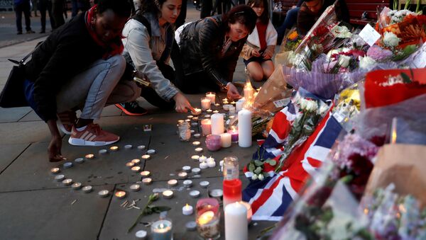 Homenaje a las víctimas del atentado en Mánchester - Sputnik Mundo