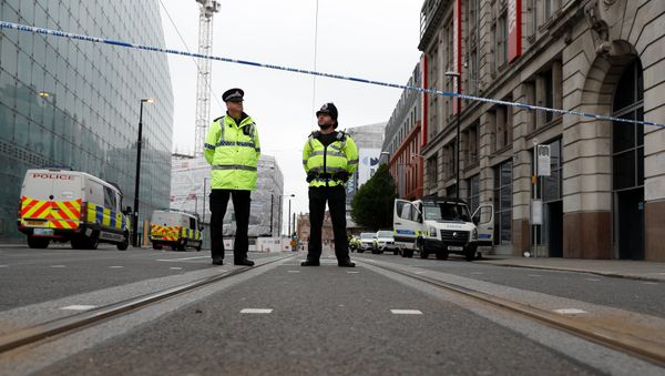 La policía de Mánchester cerca de Manchester Arena La policía de Mánchester cerca de Manchester Arena - Sputnik Mundo