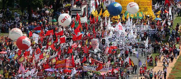 Decenas de miles de manifestantes piden en Brasilia elecciones anticipadas - Sputnik Mundo
