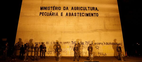 Soldados brasileños protegen el Ministerio de Agricultura - Sputnik Mundo
