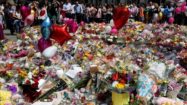 Homenaje a las víctimas del atentado en Mánchester - Sputnik Mundo