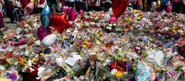 Homenaje a las víctimas del atentado en Mánchester - Sputnik Mundo