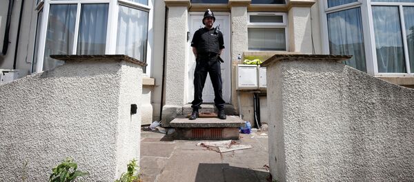 Un policía británico - Sputnik Mundo