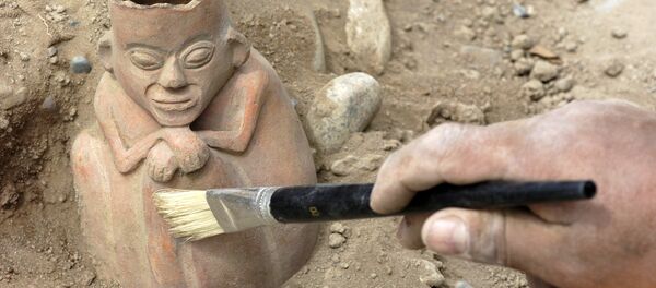 Artefacto arqueológico en Huaca Santa Cruz, Perú - Sputnik Mundo
