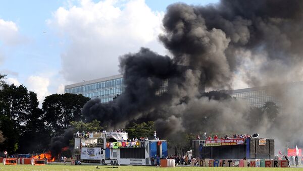 Protestas en la capital de Brasil - Sputnik Mundo