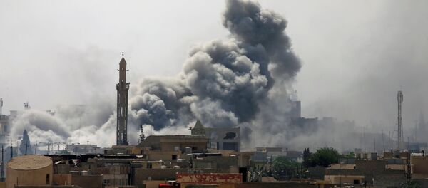 Bombardeo en Mosul, Irak (Archivo) - Sputnik Mundo