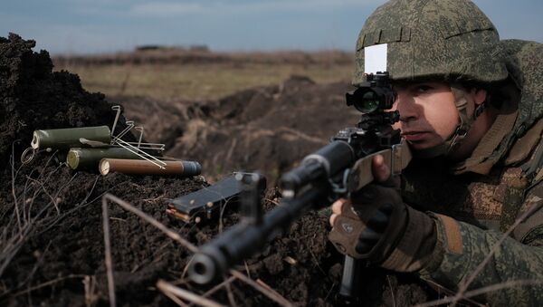 Francotirador ruso durante unas maniobras (archivo) - Sputnik Mundo