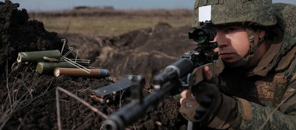 Francotirador ruso durante unas maniobras (archivo) - Sputnik Mundo