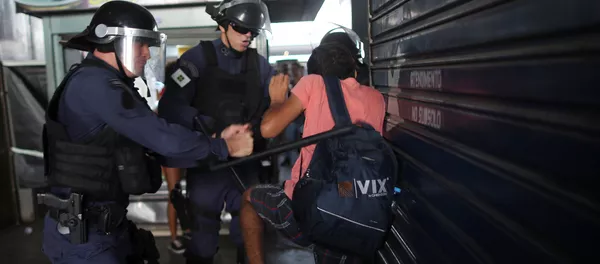 Policía de Brasil durante las protestas Policía de Brasil durante las protestas - Sputnik Mundo