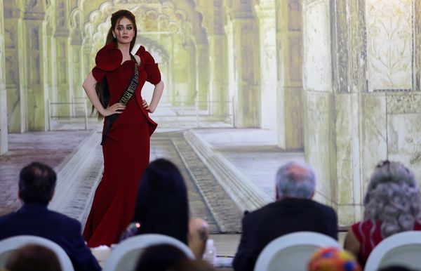 'Scherezades' iraquíes: la ganadora del concurso Miss Irak 2017 y sus rivales 'Scherezades' iraquíes: la ganadora del concurso Miss Irak 2017 y sus rivales - Sputnik Mundo