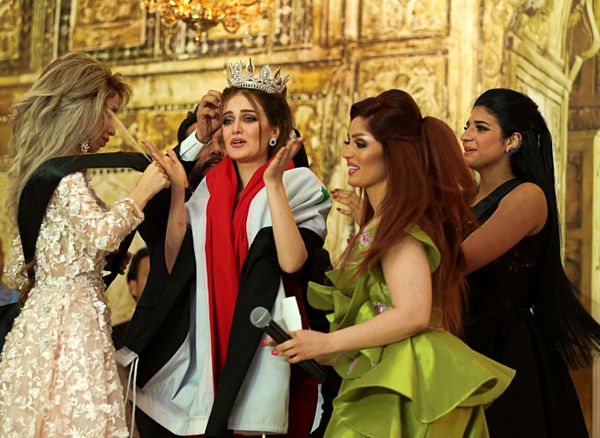 'Scherezades' iraquíes: la ganadora del concurso Miss Irak 2017 y sus rivales 'Scherezades' iraquíes: la ganadora del concurso Miss Irak 2017 y sus rivales - Sputnik Mundo