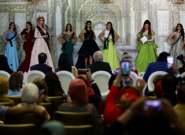'Scherezades' iraquíes: la ganadora del concurso Miss Irak 2017 y sus rivales 'Scherezades' iraquíes: la ganadora del concurso Miss Irak 2017 y sus rivales - Sputnik Mundo