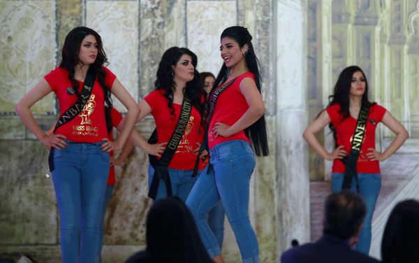 'Scherezades' iraquíes: la ganadora del concurso Miss Irak 2017 y sus rivales 'Scherezades' iraquíes: la ganadora del concurso Miss Irak 2017 y sus rivales - Sputnik Mundo