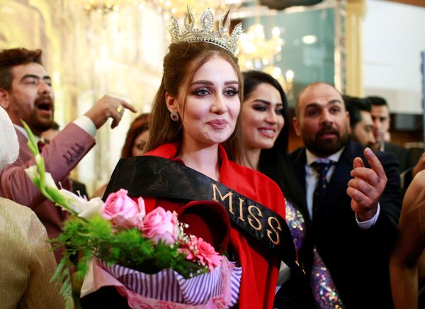 'Scherezades' iraquíes: la ganadora del concurso Miss Irak 2017 y sus rivales 'Scherezades' iraquíes: la ganadora del concurso Miss Irak 2017 y sus rivales - Sputnik Mundo