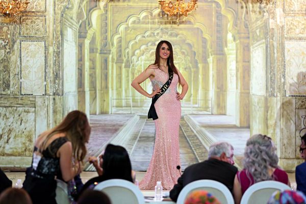 'Scherezades' iraquíes: la ganadora del concurso Miss Irak 2017 y sus rivales 'Scherezades' iraquíes: la ganadora del concurso Miss Irak 2017 y sus rivales - Sputnik Mundo