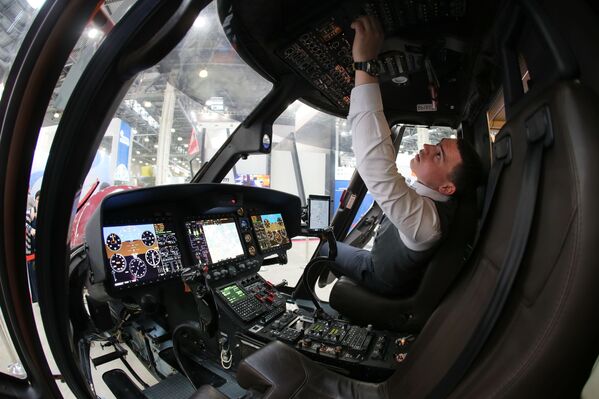 Un automóvil-helicóptero y otras novedades de la HeliRussia 2017 - Sputnik Mundo