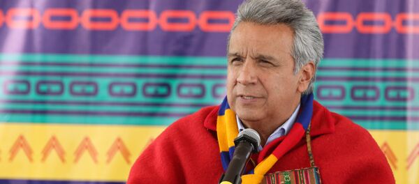 El presidente de Ecuador, Lenín Moreno, asistió a una ceremonia con organizaciones indígenas, las que le entregaron el bastón de mando espiritual. - Sputnik Mundo