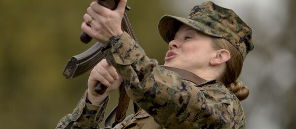 Militares de la OTAN durante las maniobras Spring Storm 2017 - Sputnik Mundo