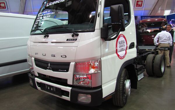 Mitsubishi Fuso Canter, usado como base para el diseño de la cabina del nuevo Kamaz 4307 - Sputnik Mundo
