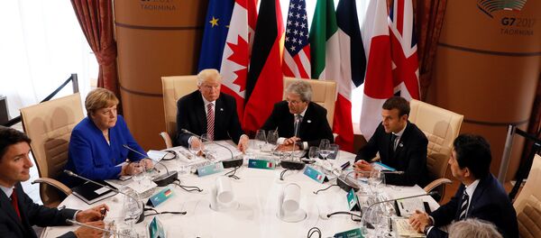 Los líderes del G7 durante la cumbre en Italia - Sputnik Mundo