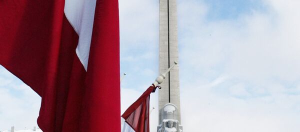 La bandera de Letonia en Riga - Sputnik Mundo
