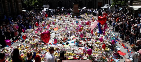Homenaje a las víctimas del atentado en Mánchester - Sputnik Mundo