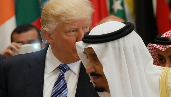 Donald Trump, presidente de EEUU, y Abdelaziz al Saud, rey de Arabia Saudí - Sputnik Mundo