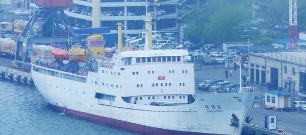 Ferri norcoreano Man Gyong Bong en el puerto ruso de Vladivostok Ferri norcoreano Man Gyong Bong en el puerto ruso de Vladivostok - Sputnik Mundo