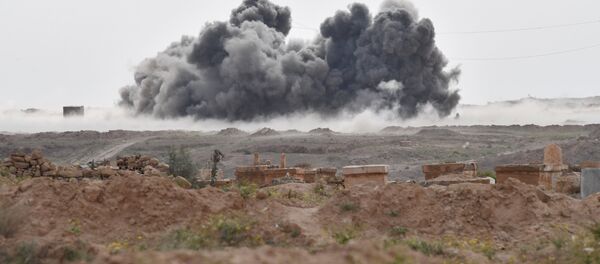Los ataques de las Fuerzas Aeroespaciales de Rusia contra las posiciones de Daesh cerca de la ciudad siria de Deir Ezzor - Sputnik Mundo