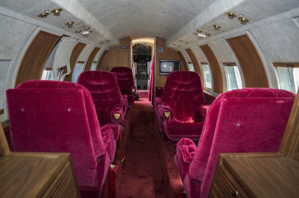 El salón del avión personal de Elvis Presley El salón del avión personal de Elvis Presley - Sputnik Mundo