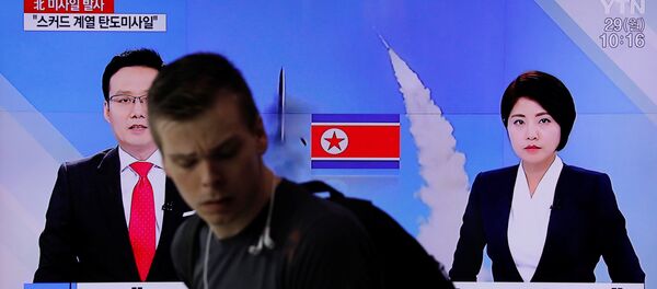Lanzamiento de misil balístico por Corea del Norte - Sputnik Mundo