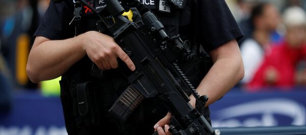 Un policía británico - Sputnik Mundo