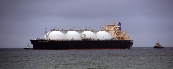 Buque cisterna con el gas licuado - Sputnik Mundo