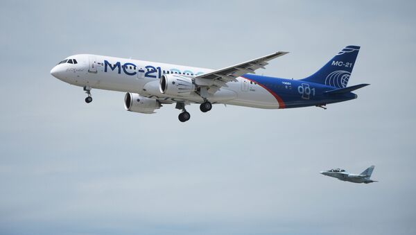 ¡Prepárense, Boeing y Airbus! El gigante ruso MC-21 realiza su primer vuelo - Sputnik Mundo