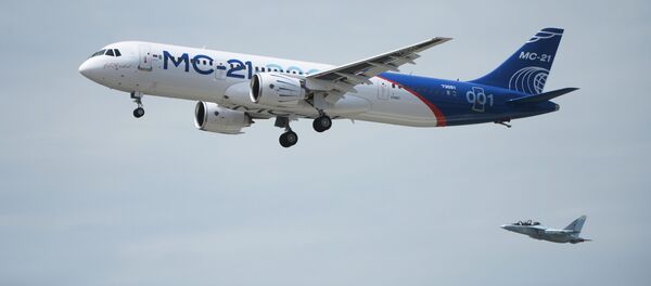 ¡Prepárense, Boeing y Airbus! El gigante ruso MC-21 realiza su primer vuelo - Sputnik Mundo