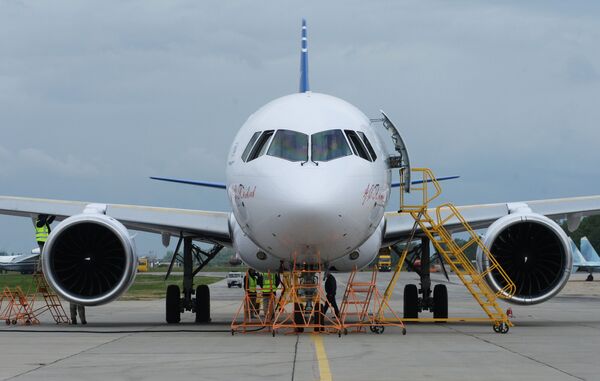 ¡Prepárense, Boeing y Airbus! El gigante ruso MC-21 realiza su primer vuelo - Sputnik Mundo