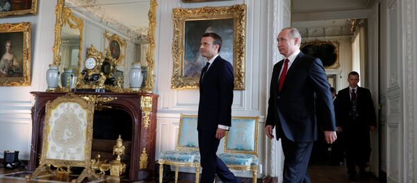 Emmanuel Macron, presidente de Francia, y su homólogo ruso, Vladímir Putin Emmanuel Macron, presidente de Francia, y su homólogo ruso, Vladímir Putin - Sputnik Mundo